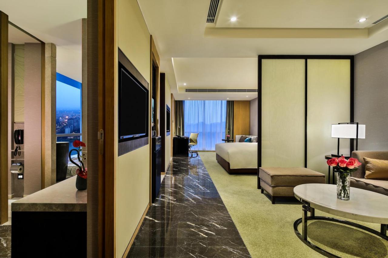 Crowne Plaza Chengdu Wenjiang By Ihg Hotel Exterior photo